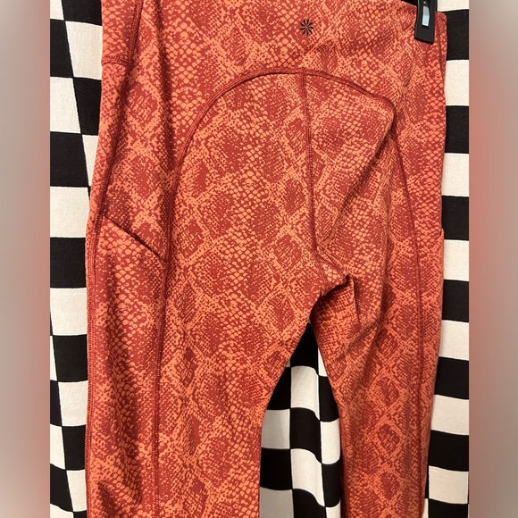 Athleta Ultimate Stash Pocket Snakeskin 7/8 Leggings - Picture 2 of 16